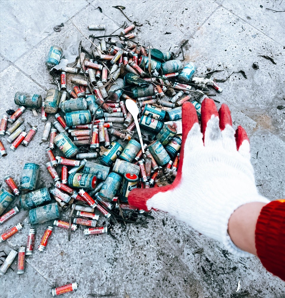 Lý Do Cần Thu Phí Pin Khi Gửi Hàng: Quy Định, Rủi Ro và Sự Cần Thiết Trong Vận Chuyển Hiện Đại